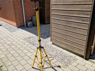 Skotlampe på stativ