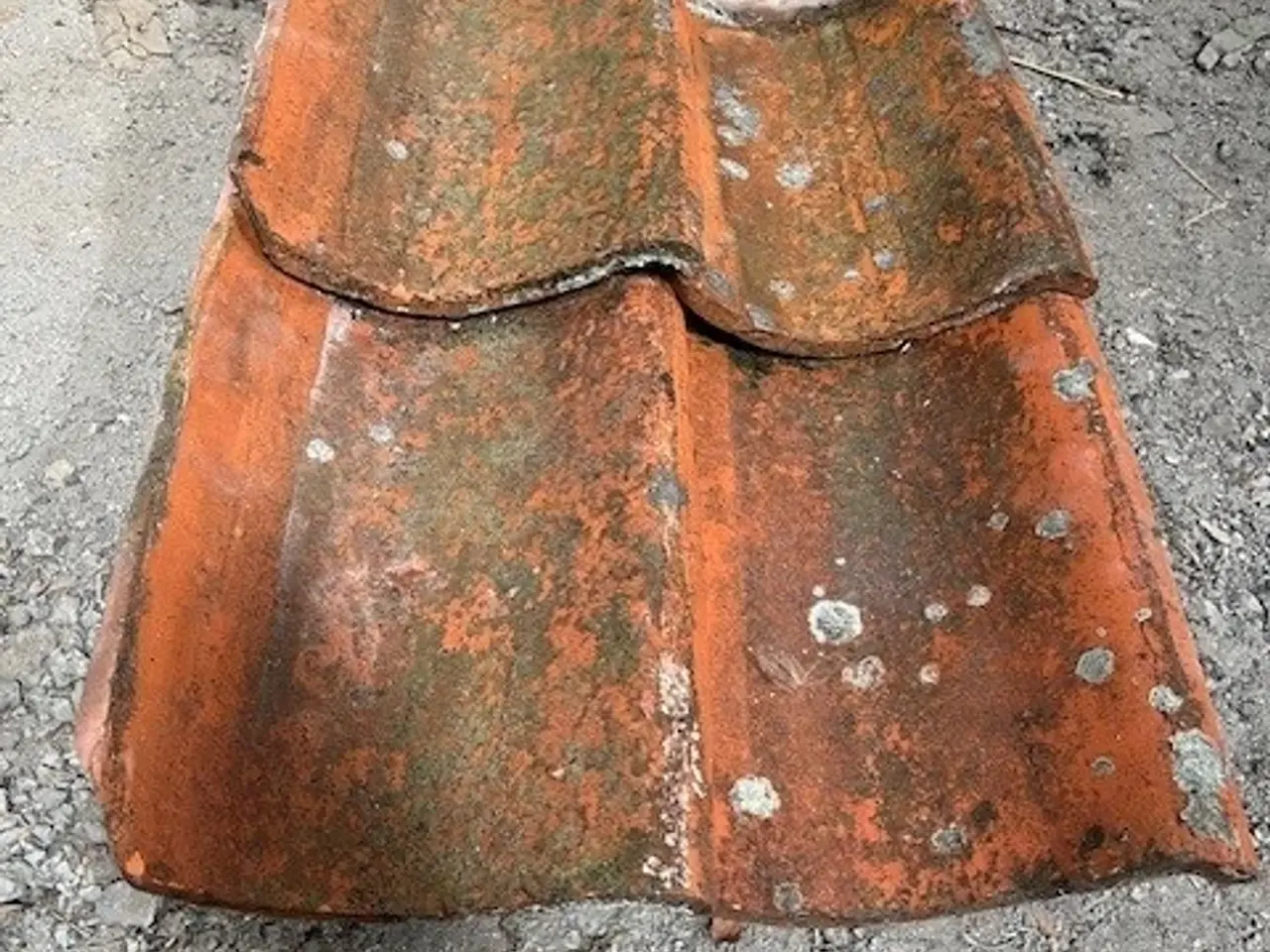 Billede 1 - Vingetagsten gamle teglsten i god kvalitet.