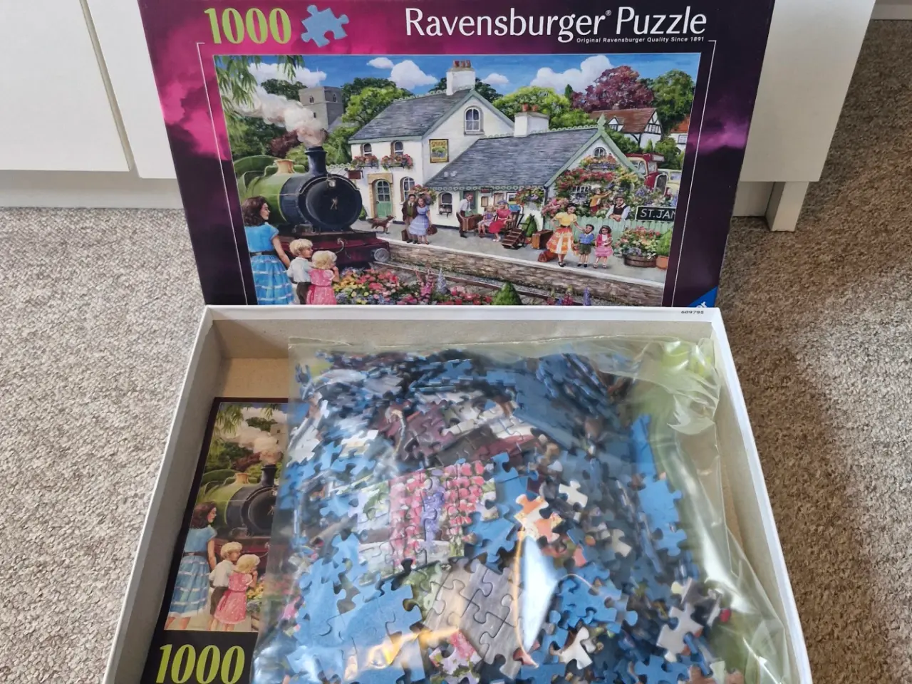 Billede 3 - Ravensburger, Whistle Stop Cottage, 1000 stk