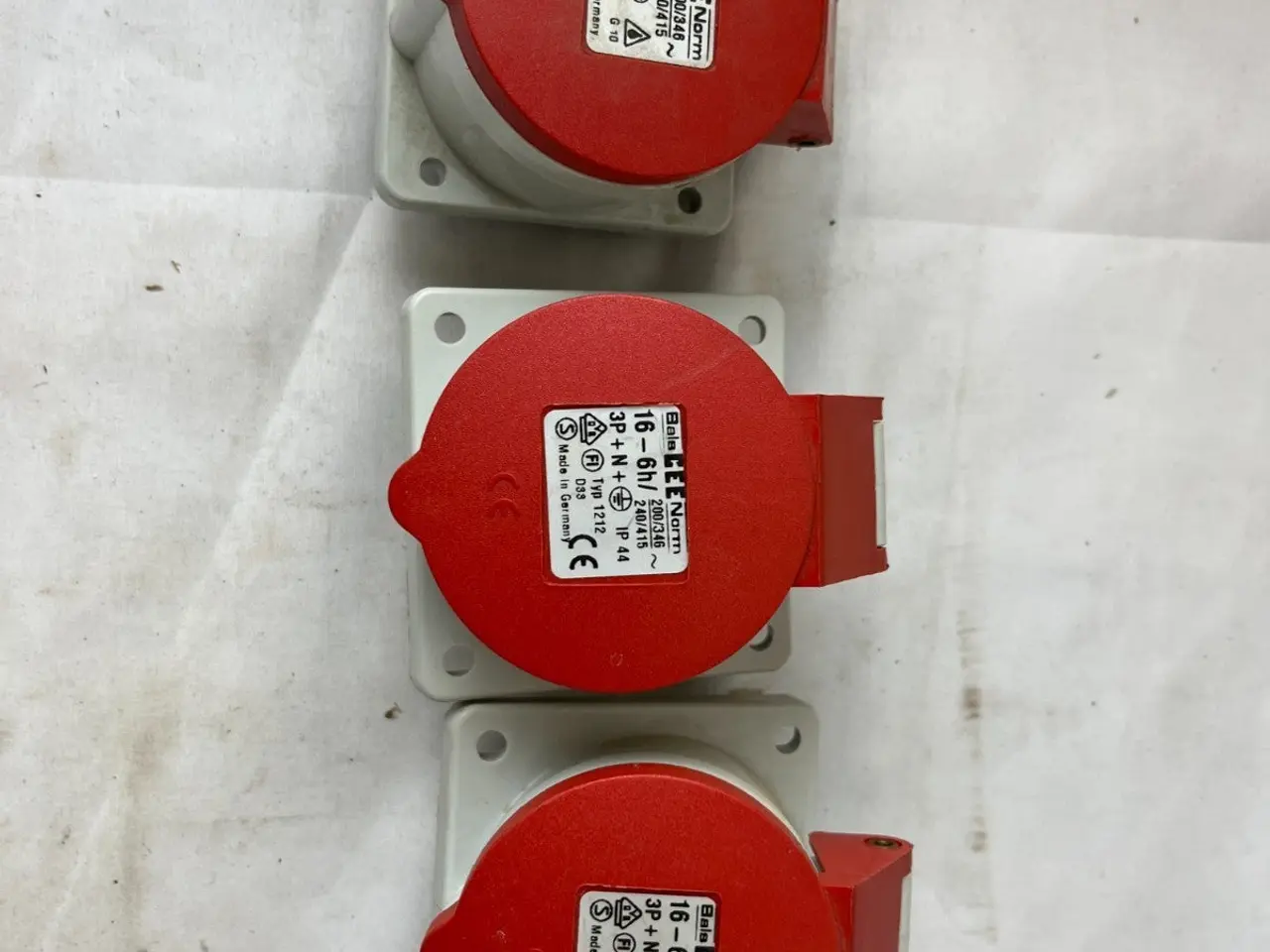 Billede 2 - Bals 1212 IEC 16A 3P+N+E 6h IP44 Panel Socket 3x