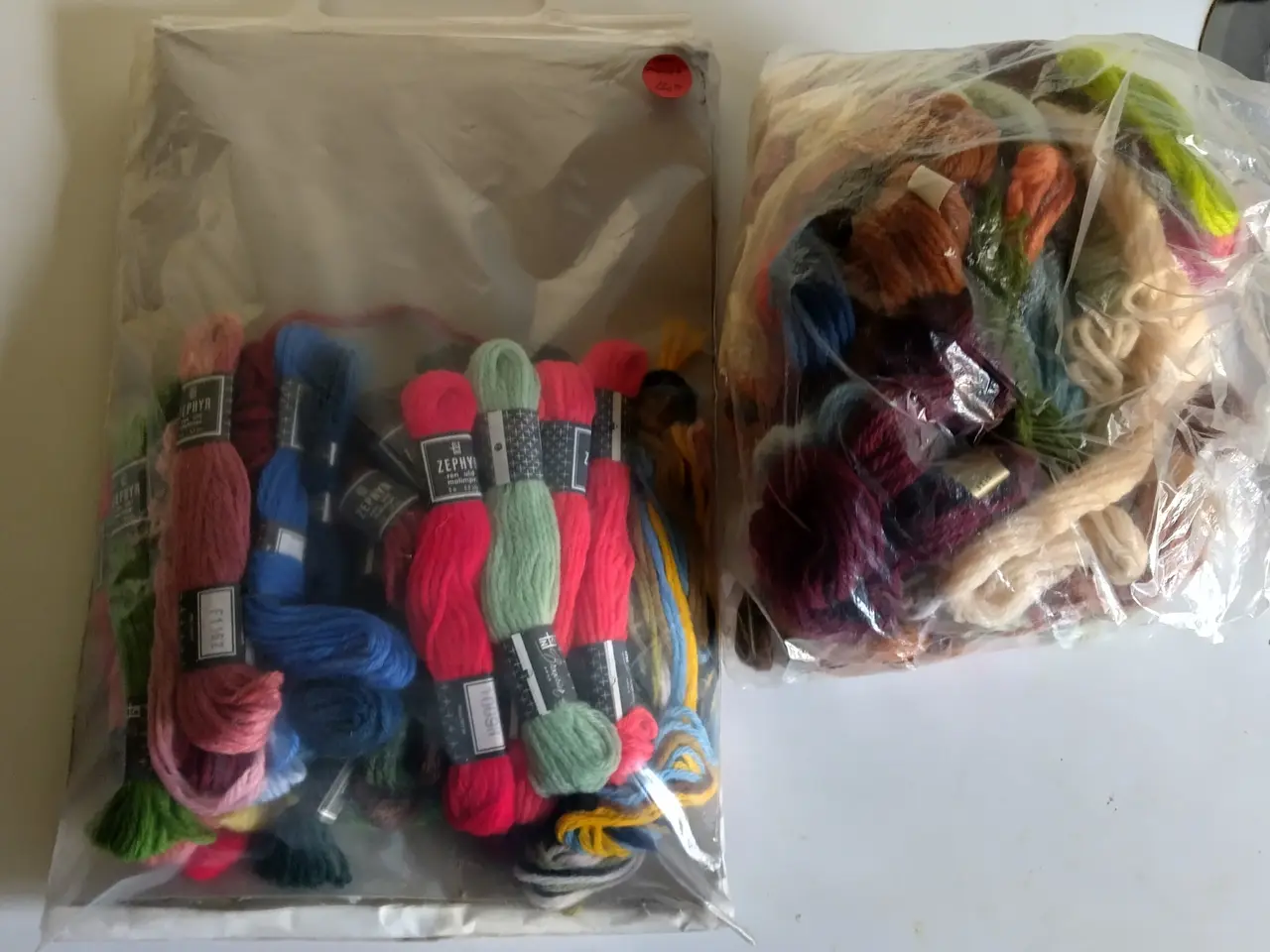 Billede 11 - 791 stk. Broderigarn - 6 broderier - hæklesæt