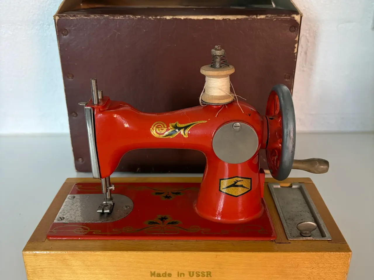 Billede 2 - Vintage legetøjssymaskine i original kasse