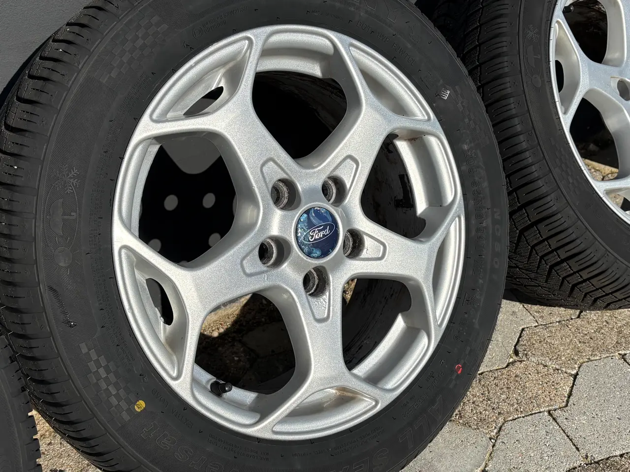 Billede 5 - 16" Org. Ford Alu m/næsten nye Sunny Helårsdæk