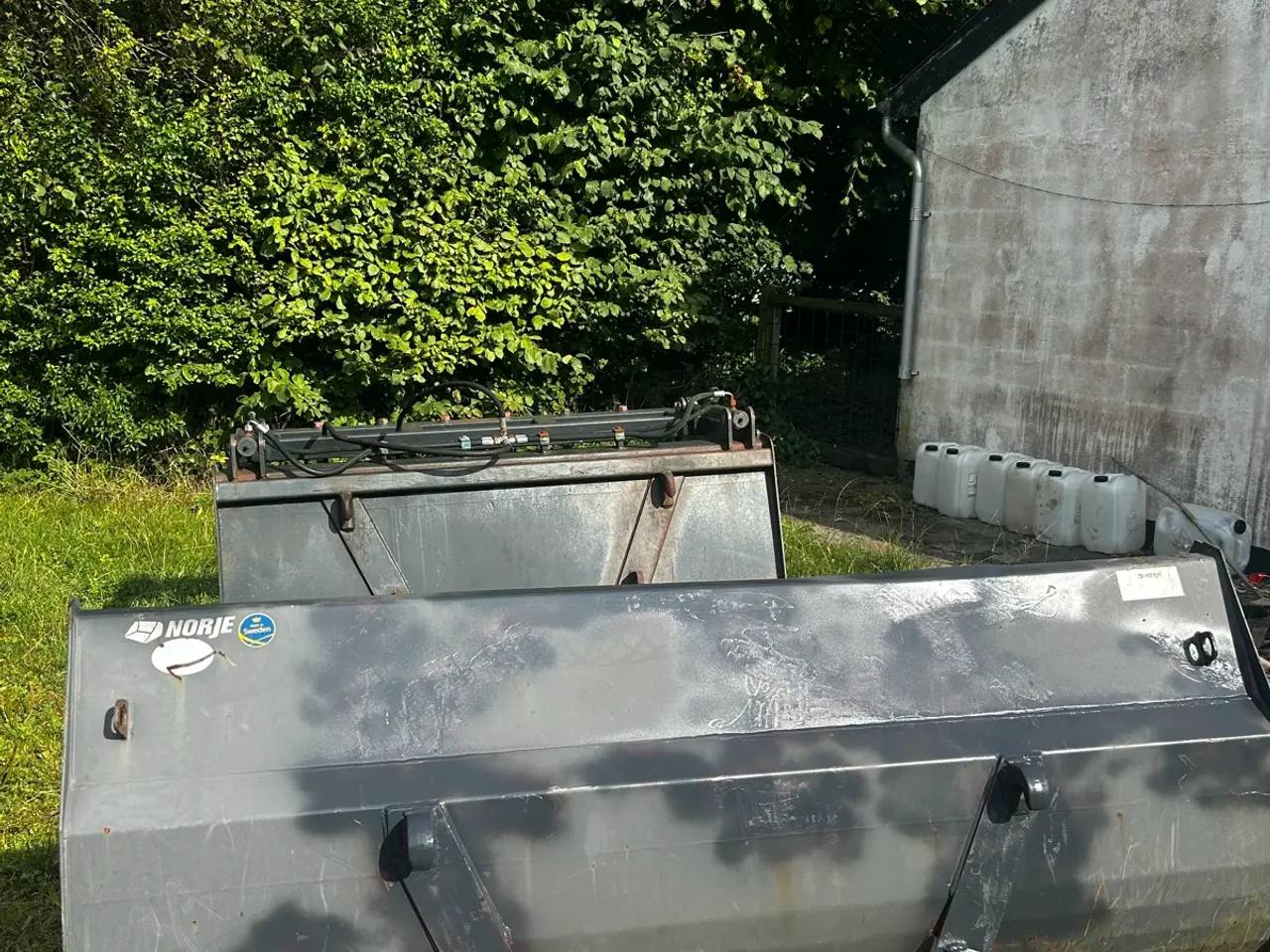Billede 1 - Overfaldsgrab og skovl
