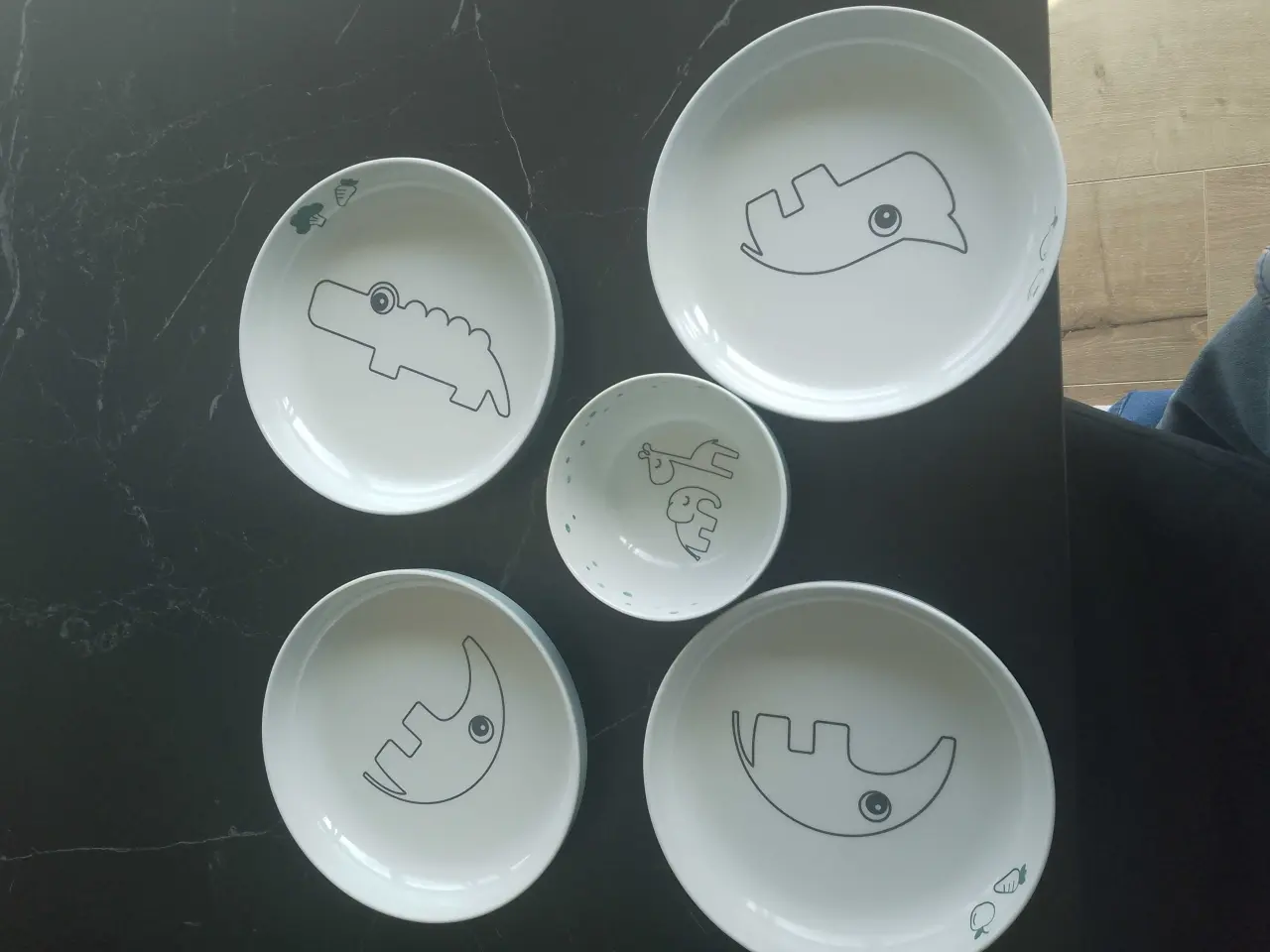 Billede 2 - Done by Deer tallerkner og kopper
