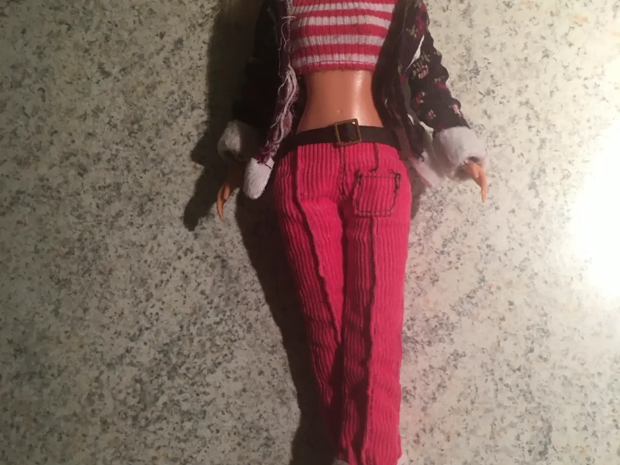 Billede 2 - Helt ny Barbie dukke med tøj