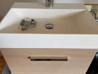 Badmøbel med vask, Grohe armatur og 2 skuffer