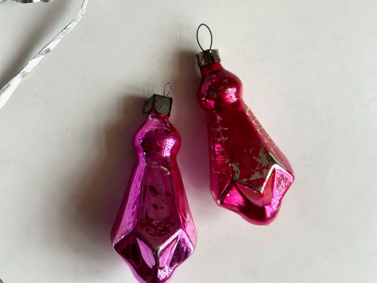 Billede 2 - Kantede pink ornamenter, 2 stk samlet