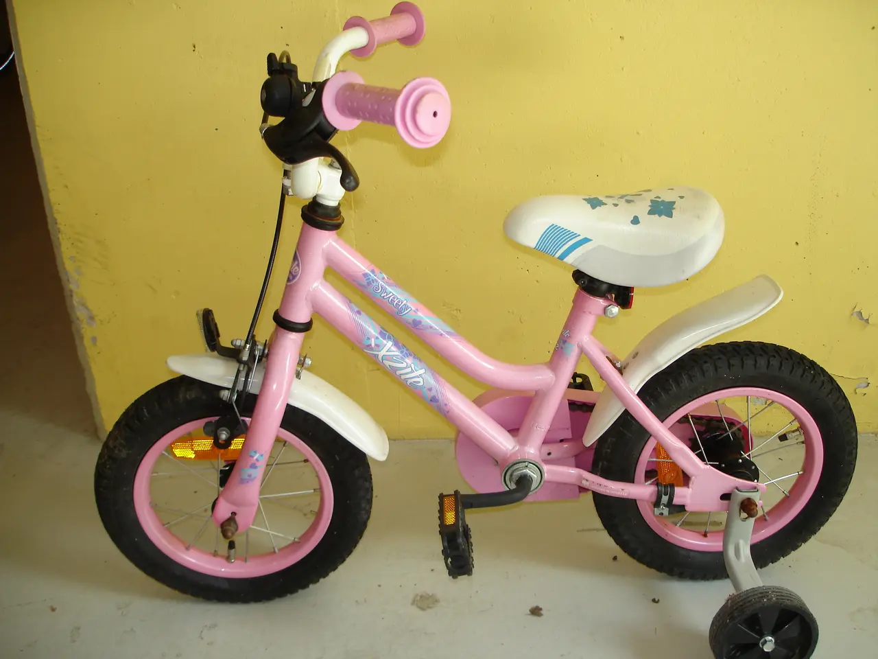 Billede 1 - PIGECYKEL STR 2-4 ÅR