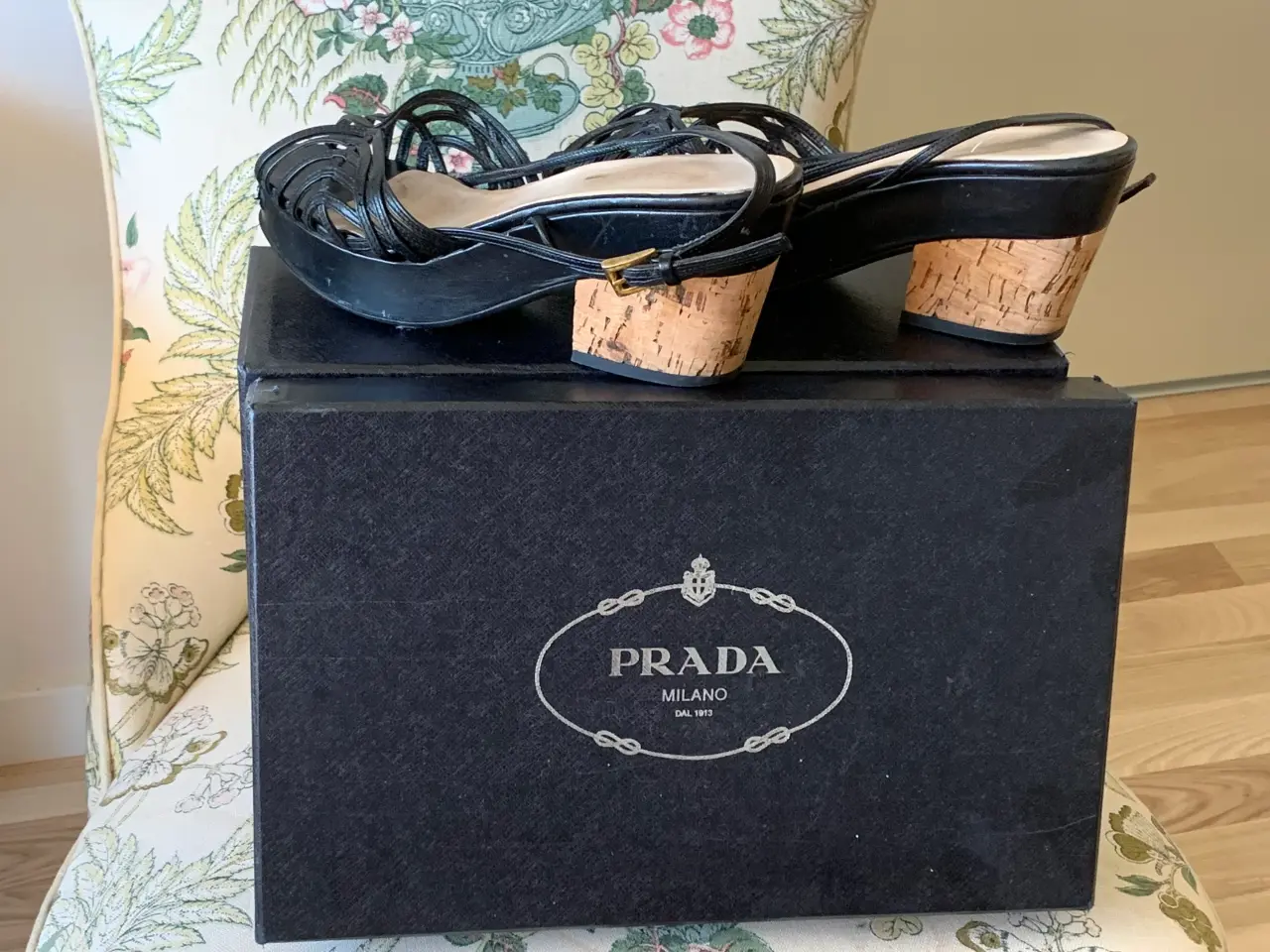 Billede 2 - Prada sandaler i læder.