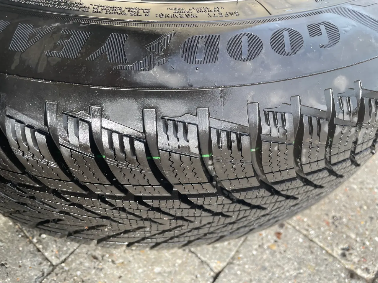 Billede 2 - GOODYEAR ULTRA GRIP PERFORMANCE PÅ 4 ALUFÆLGE
