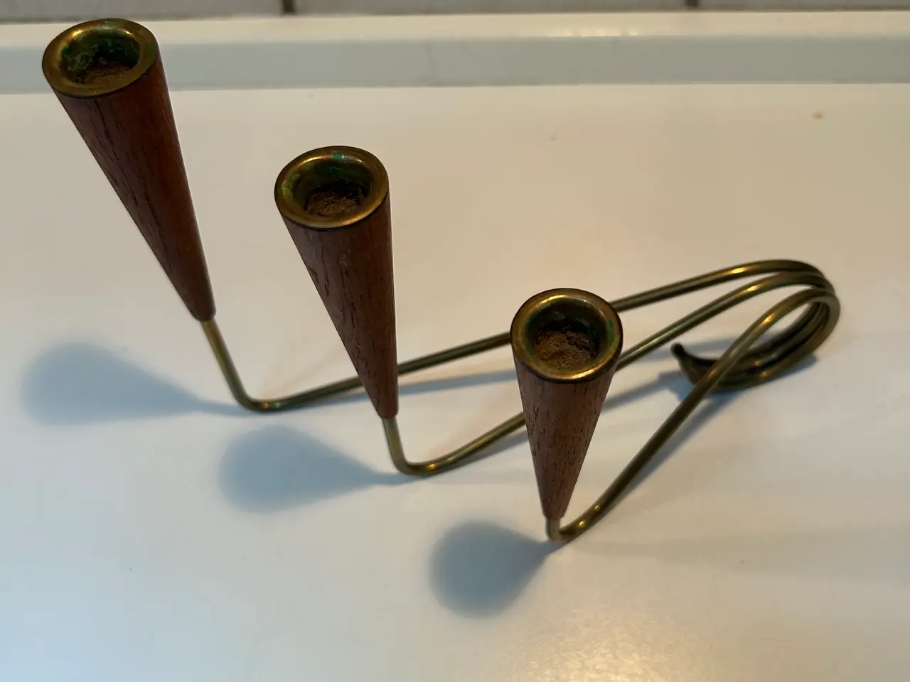 Billede 4 - Vintage lysestage i teak og messing i 2 str.