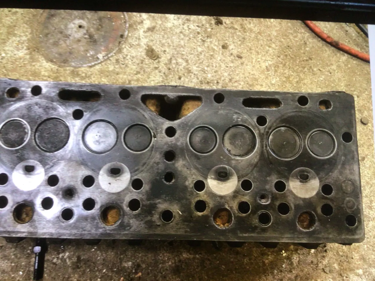 Billede 3 - En MF 35 FE 4 cylinder diesel topstykke