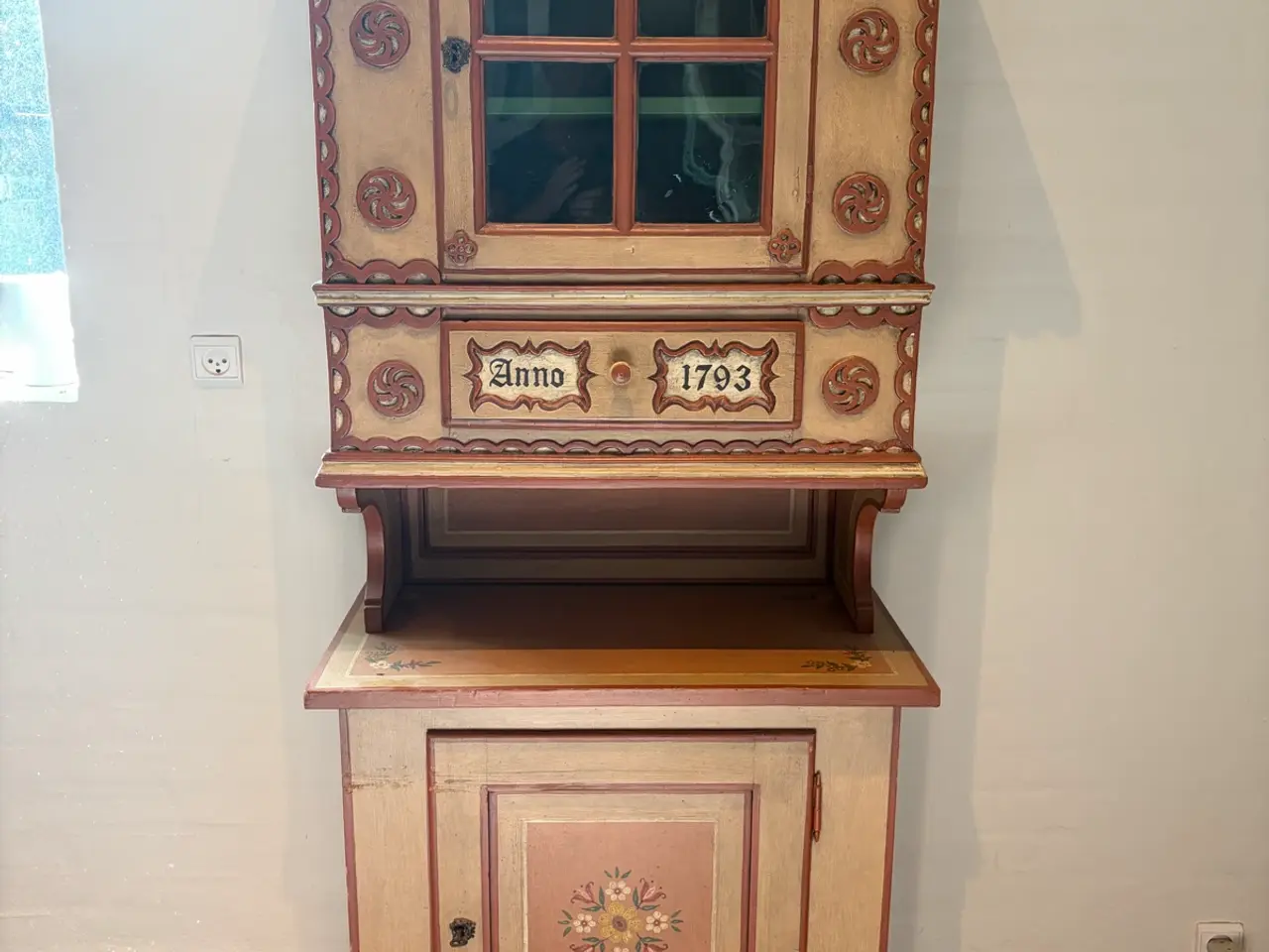 Billede 1 - Antik vitrine, skab og overskab