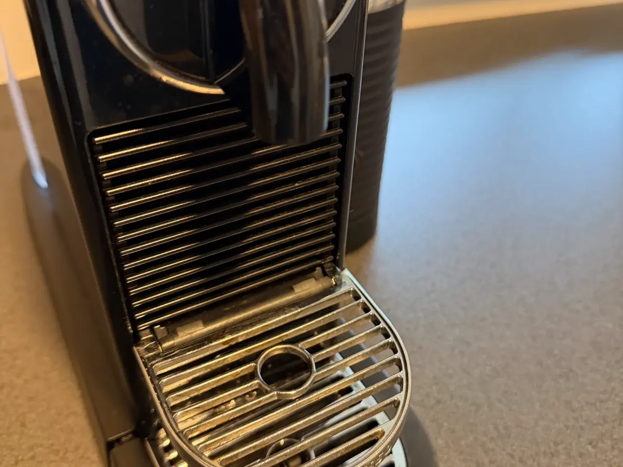 Billede 5 - Nespresso kapsel kaffemaskine sort med mælkeskumme