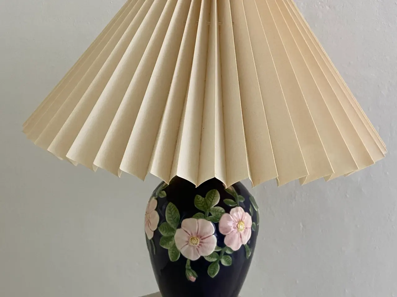 Billede 1 - Bordlampe med blomster