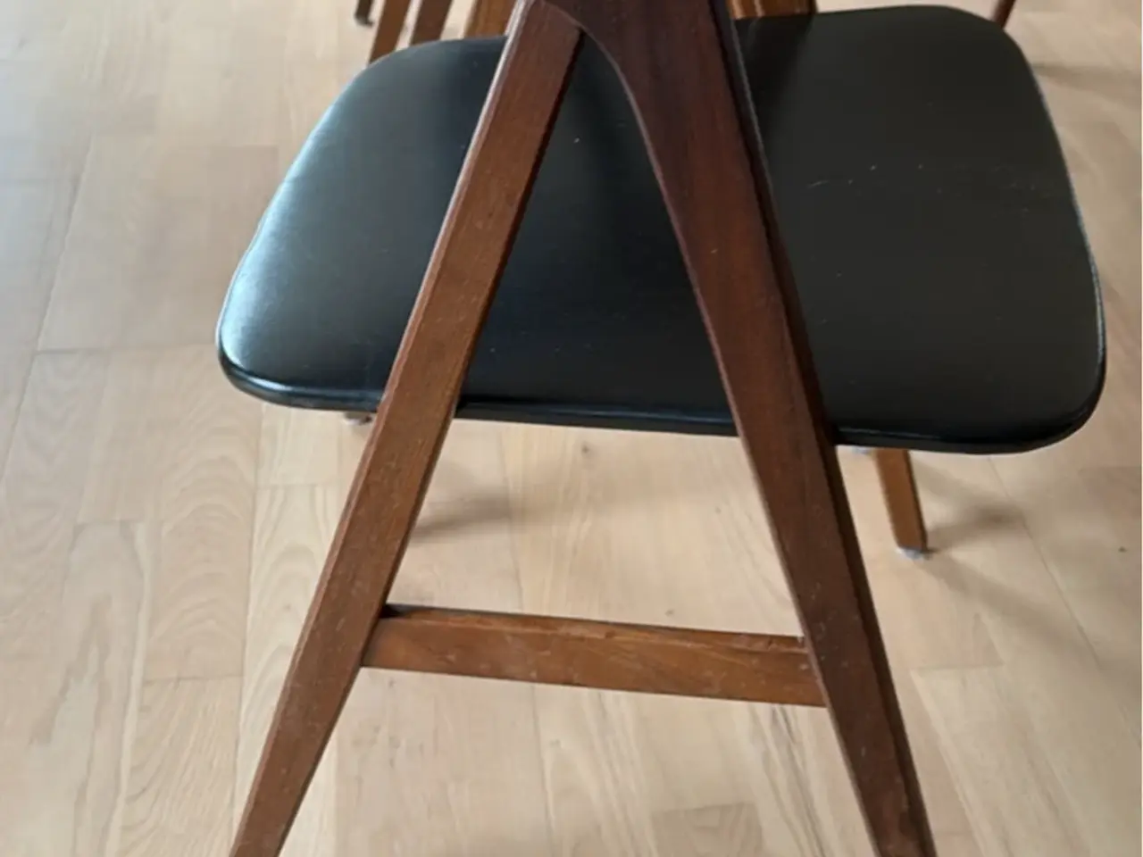 Billede 3 - 3 vintage teakstole + ekstra stel – T.H. Harlev / 