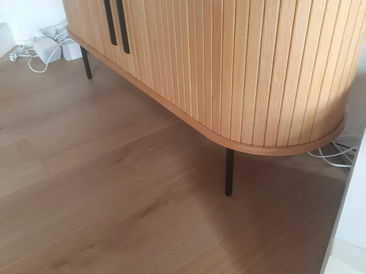 Billede 2 - Flot egetræ s skænk.