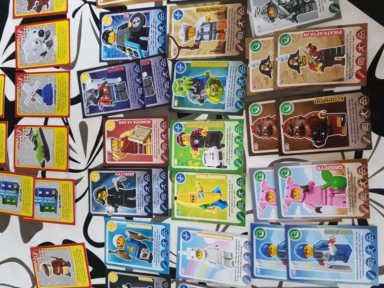 Billede 2 - Lego kort sælges.