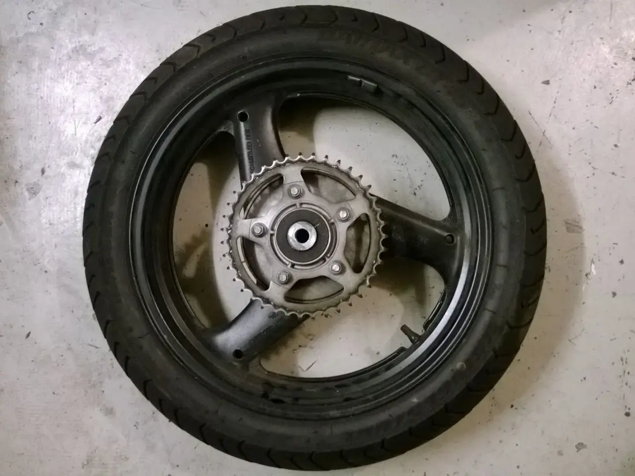 Billede 1 - GS 500 F bagfælg 1200 km