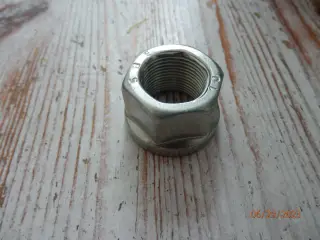 Møtrikker Med Flange SBE 10 100 stk.100kr.