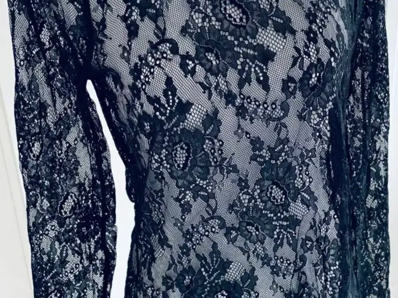Billede 1 - Bluse fra Custommade i blonde 