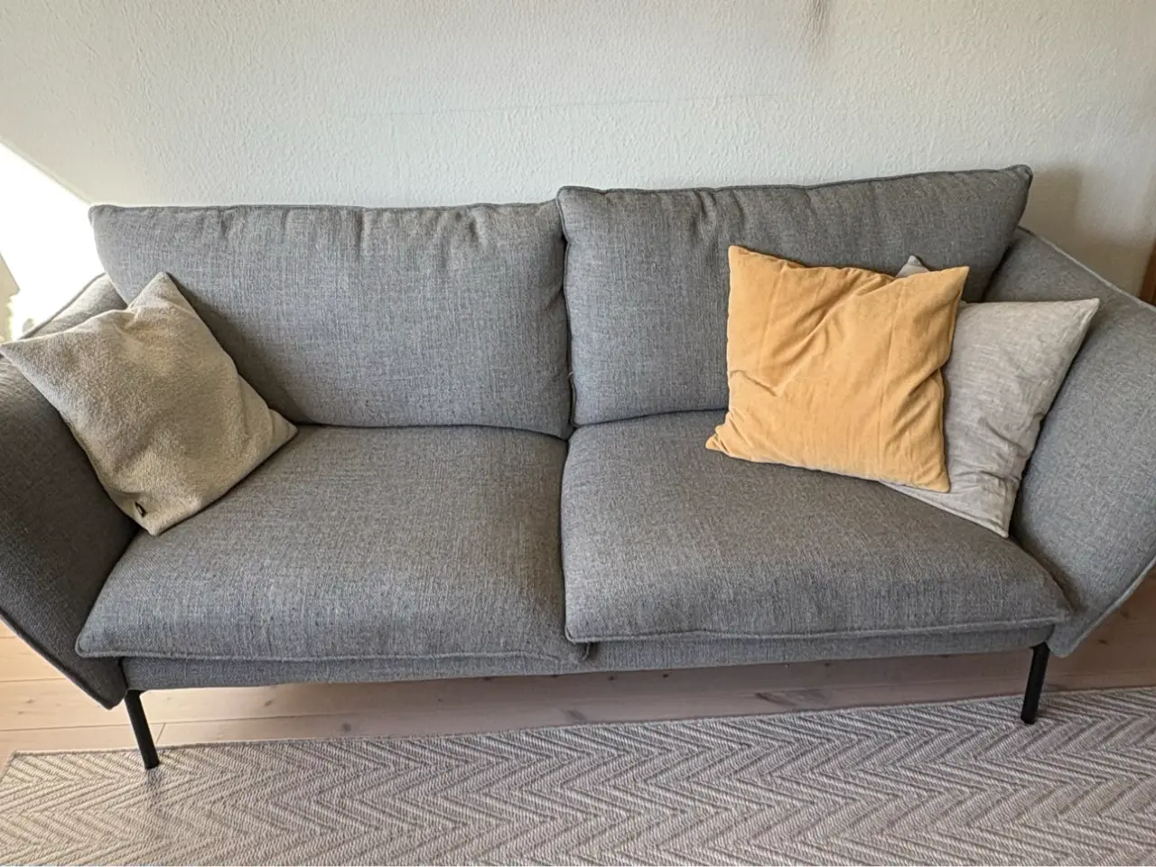 Billede 1 - Hugo sofa i grå stof