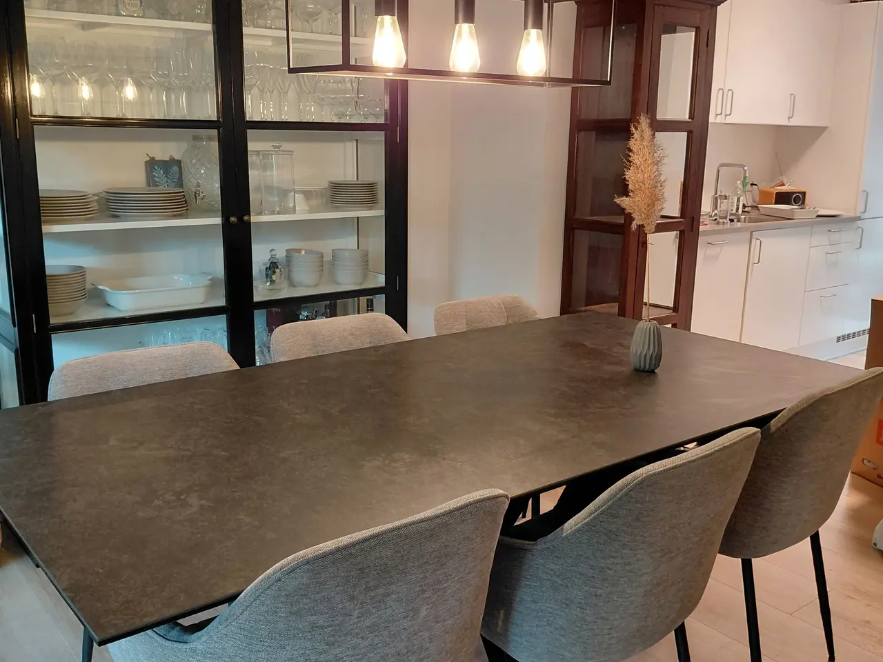 Billede 1 - Spisebord med keramisk bordplade