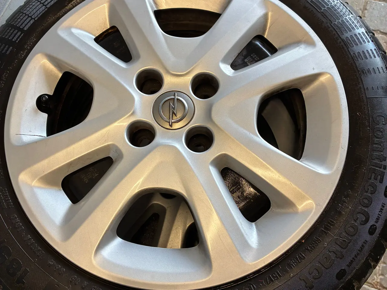 Billede 1 - Originale Opel Karl komplet hjul med navkapsler