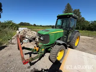 Traktor John Deere 5100 GF med 7 redskaber