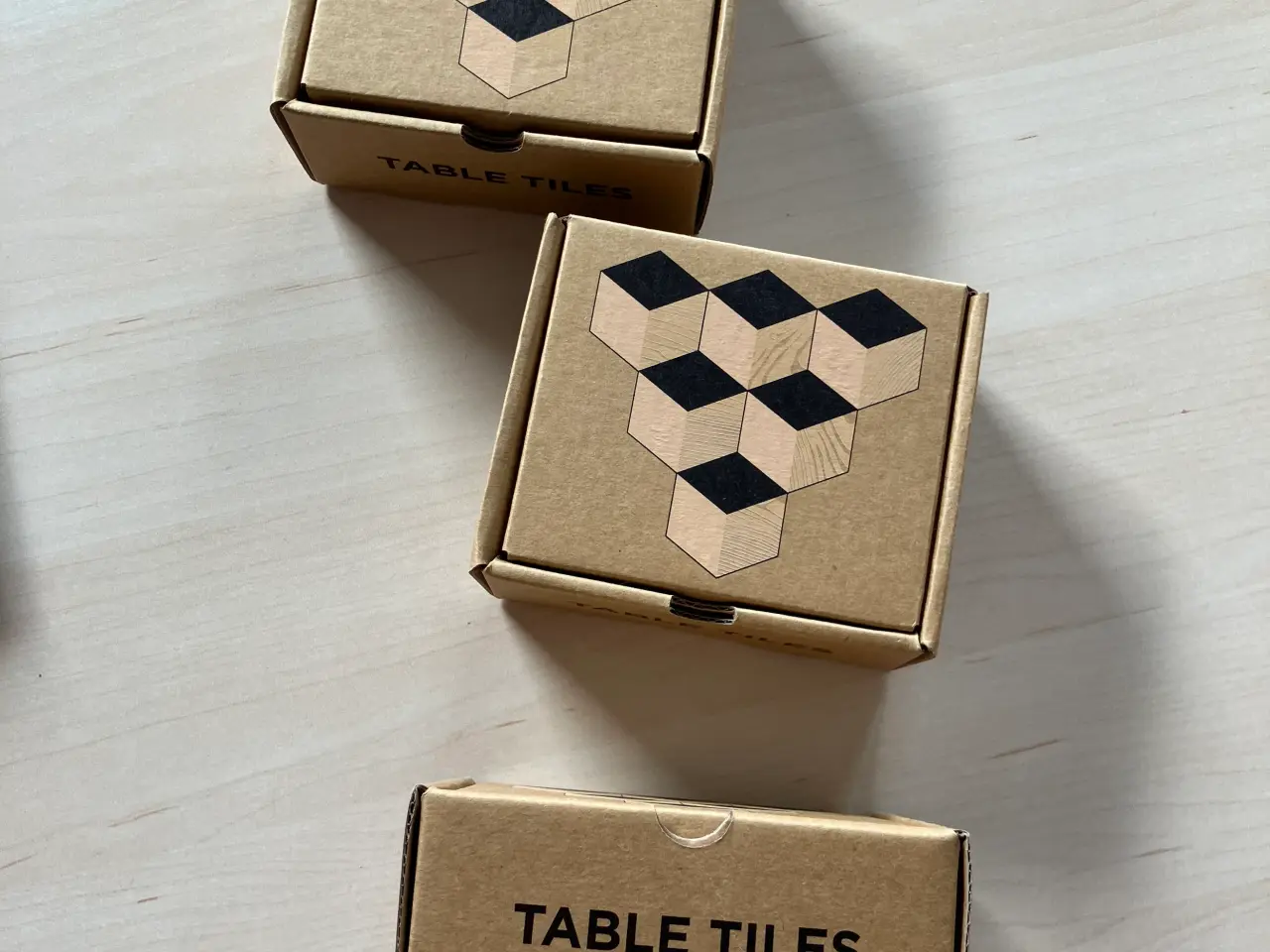 Billede 2 - Nye Bower Areaware table tiles, 6 stk i hver æske
