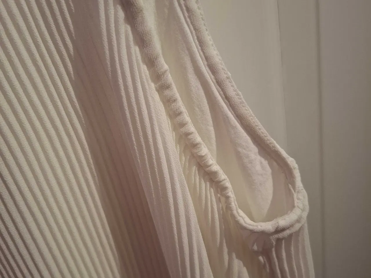 Billede 4 - Flot hvid bluse perfekt til sommer