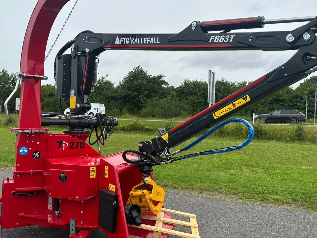 Billede 1 - TP 270 PTO K med FTG 6,3m kran med fjernbetjent joystick.