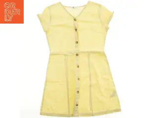 Kort gul kjole med knapper fra H&M (str. 152)
