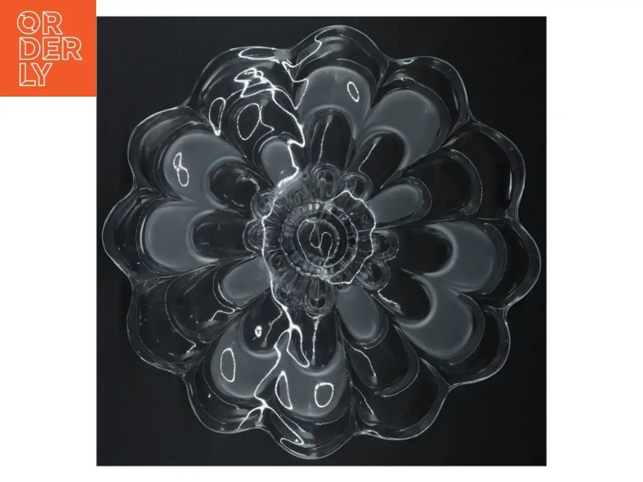 Billede 1 - Glas fad med blomsterdesign (str. 33 x 6 cm)