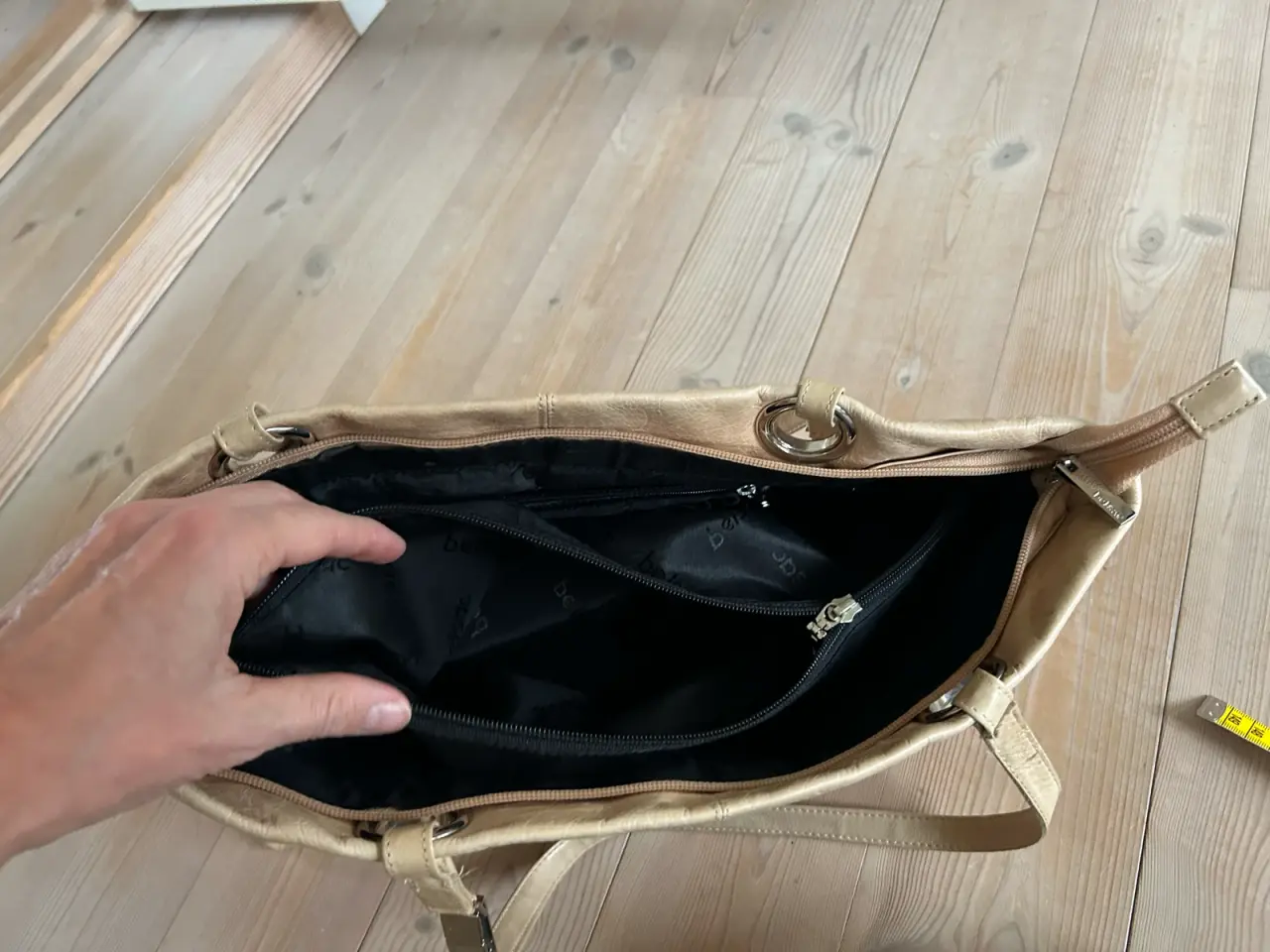 Billede 9 - Belsac skuldertaske i beige læder