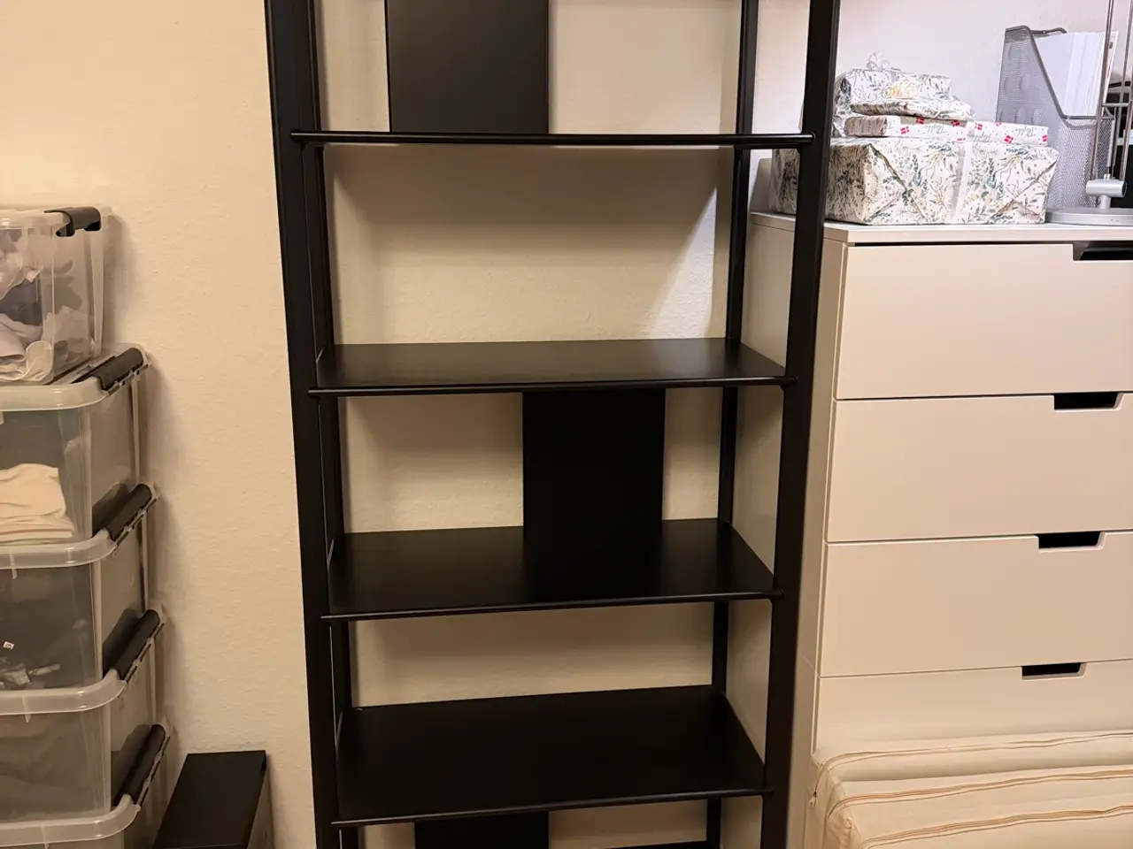 Billede 1 - Sort reol fra ikea
