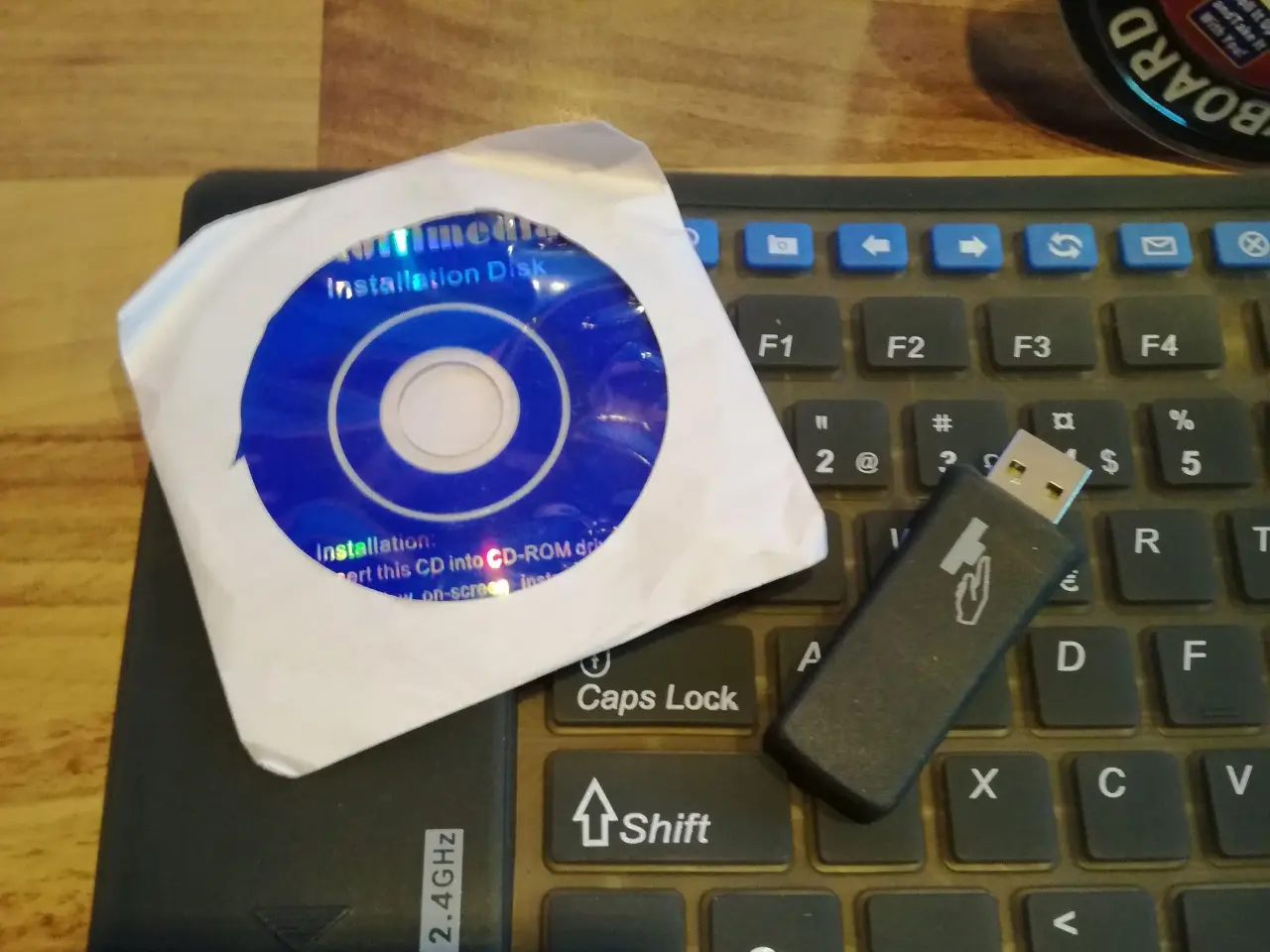 Billede 1 - Trådløs gummi tastatur, med cd-rom
