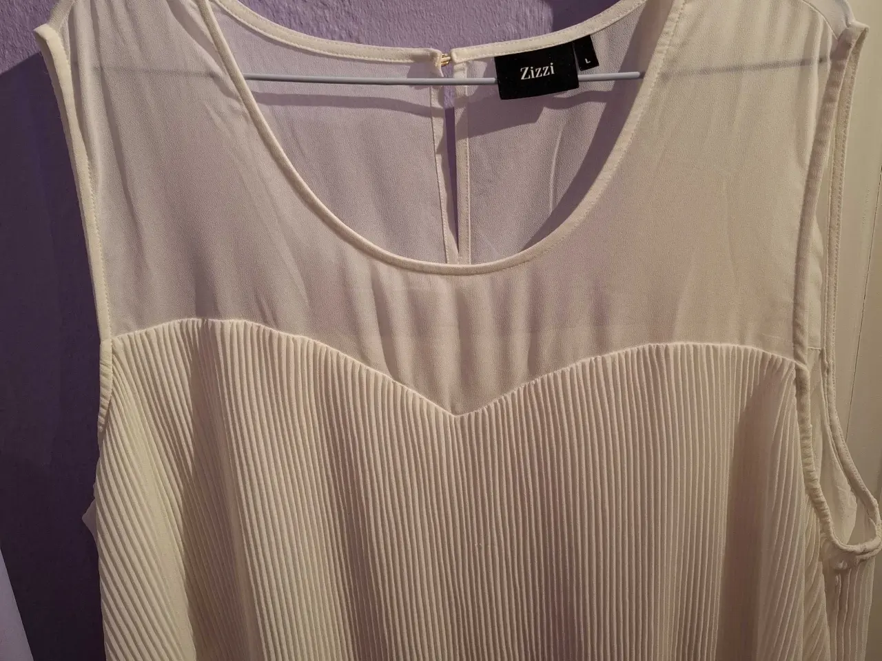 Billede 6 - Flot hvid bluse perfekt til sommer