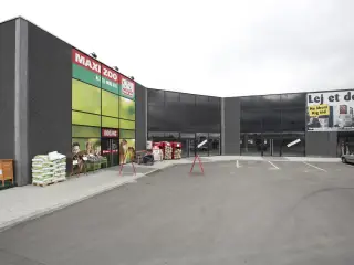 Moderne storbutik på Hjørrings bedste placering