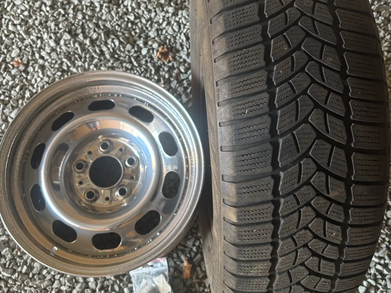 Billede 2 - Firestone vinterdæk og nymalede stålfælge