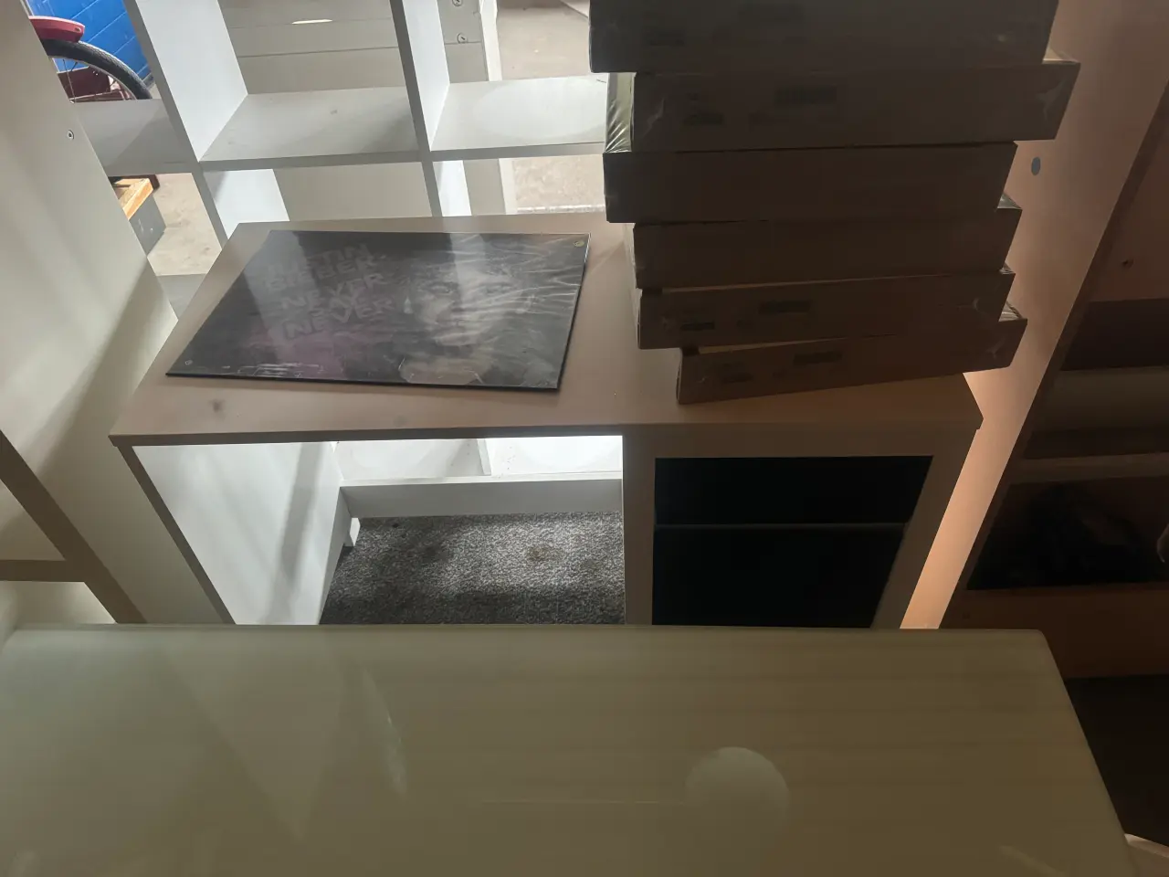 Billede 3 - Ikea reol, skriveborde, skoreol, underlag mv.