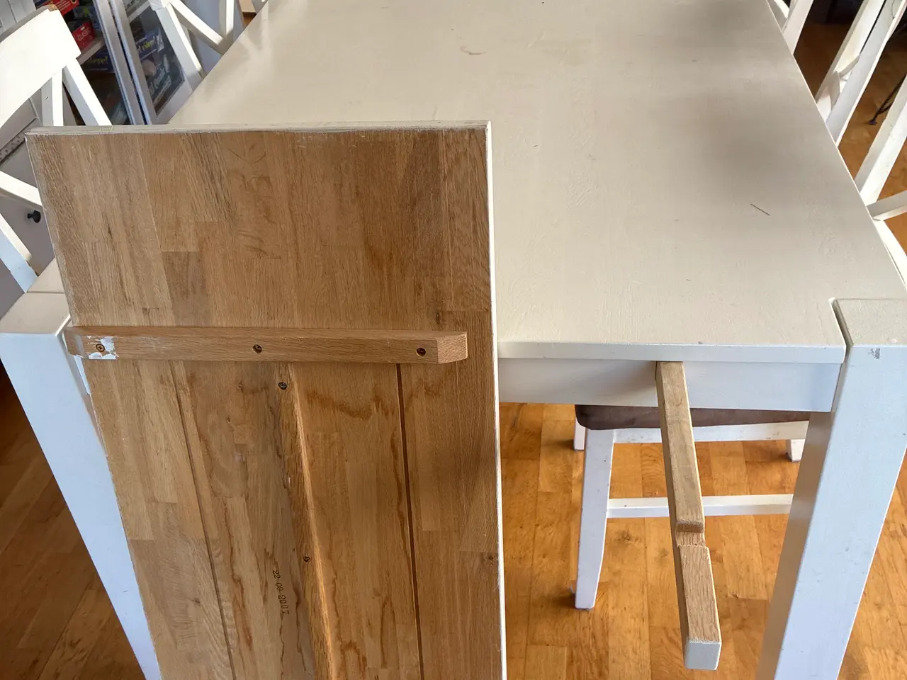 Billede 3 - Hvidmalet spisebord med 6 stole