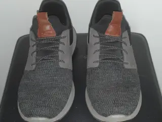 Sketchers str. 41