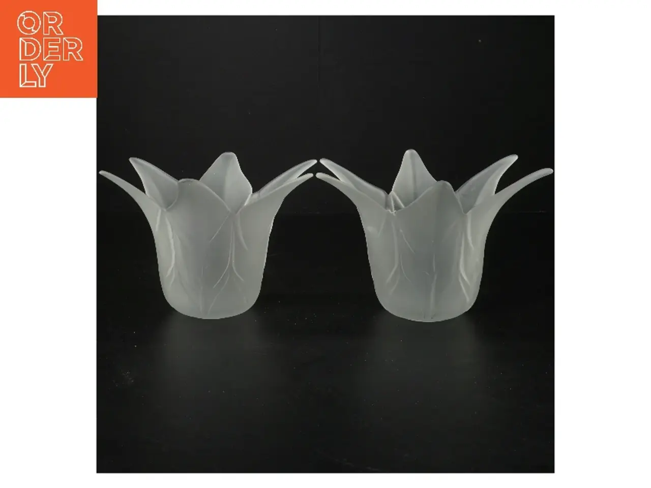 Billede 1 - 2 Lysestager i mat glas (str. Ø 11 cm)