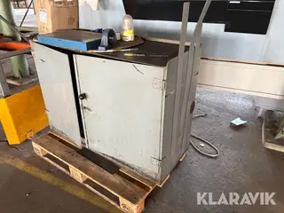 Værkstedsskab med indhold