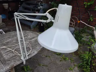 Klassisk langarmet arkitektlampe fra Luxo