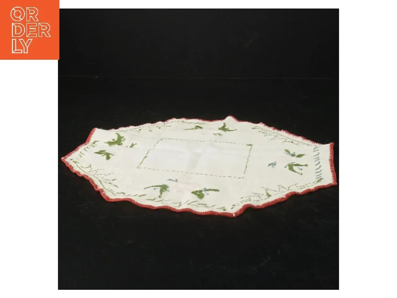 Billede 1 - Broderet lysedug (str. 27 x 27 cm)