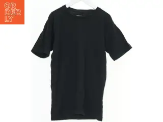 Sort T-shirt fra JEFF (str. 140)