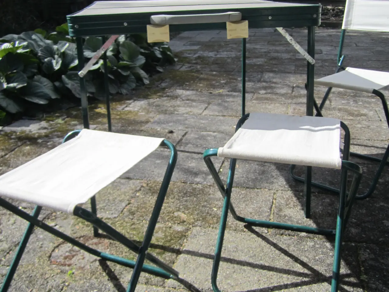 Billede 3 - BYD. Retro. Skønt Picnicbord og Stole.